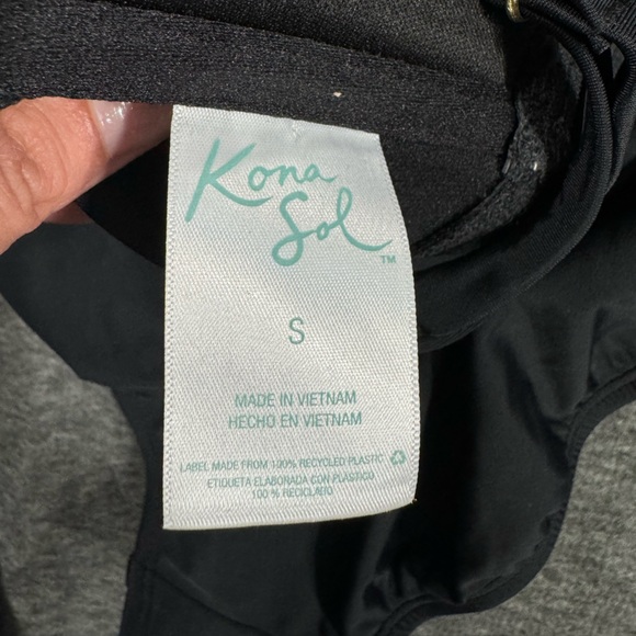 NWOT Kona sol black crochet flounce high coverage one piece swimsuit size S - Picture 6 of 9